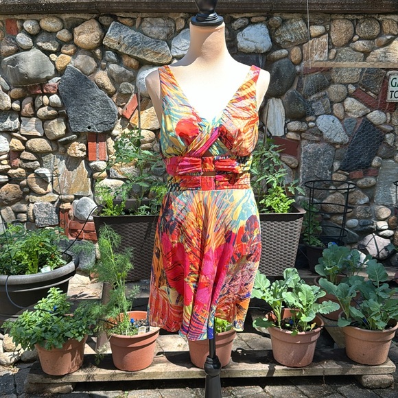 Marciano Tropical Blossoms and Palms Waist Cutout Flirty Dress Size 10. - Picture 12 of 12